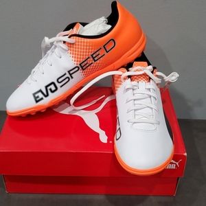 Soccer shoes for men NWT